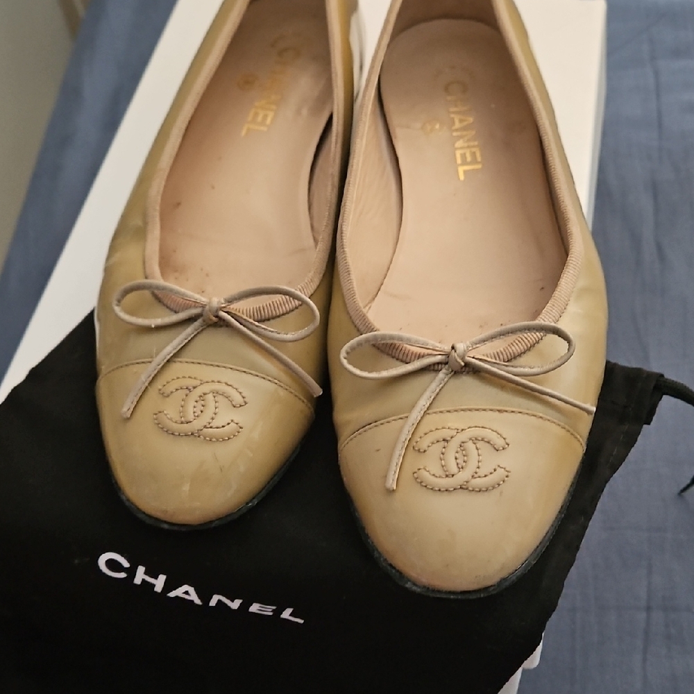 CHANEL Beige Flats with Bow Accent